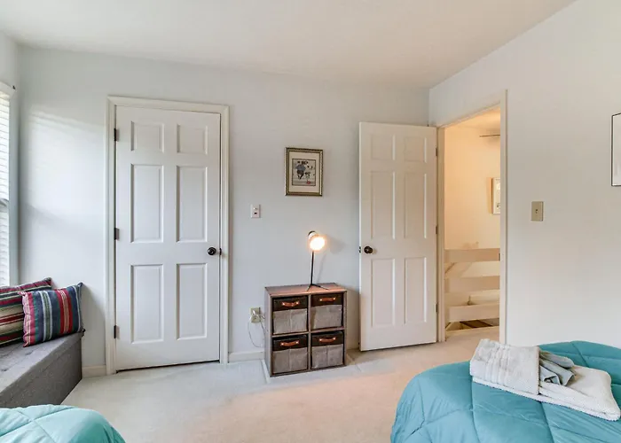 Lakefront Moneta Home With Community Boat Dock!