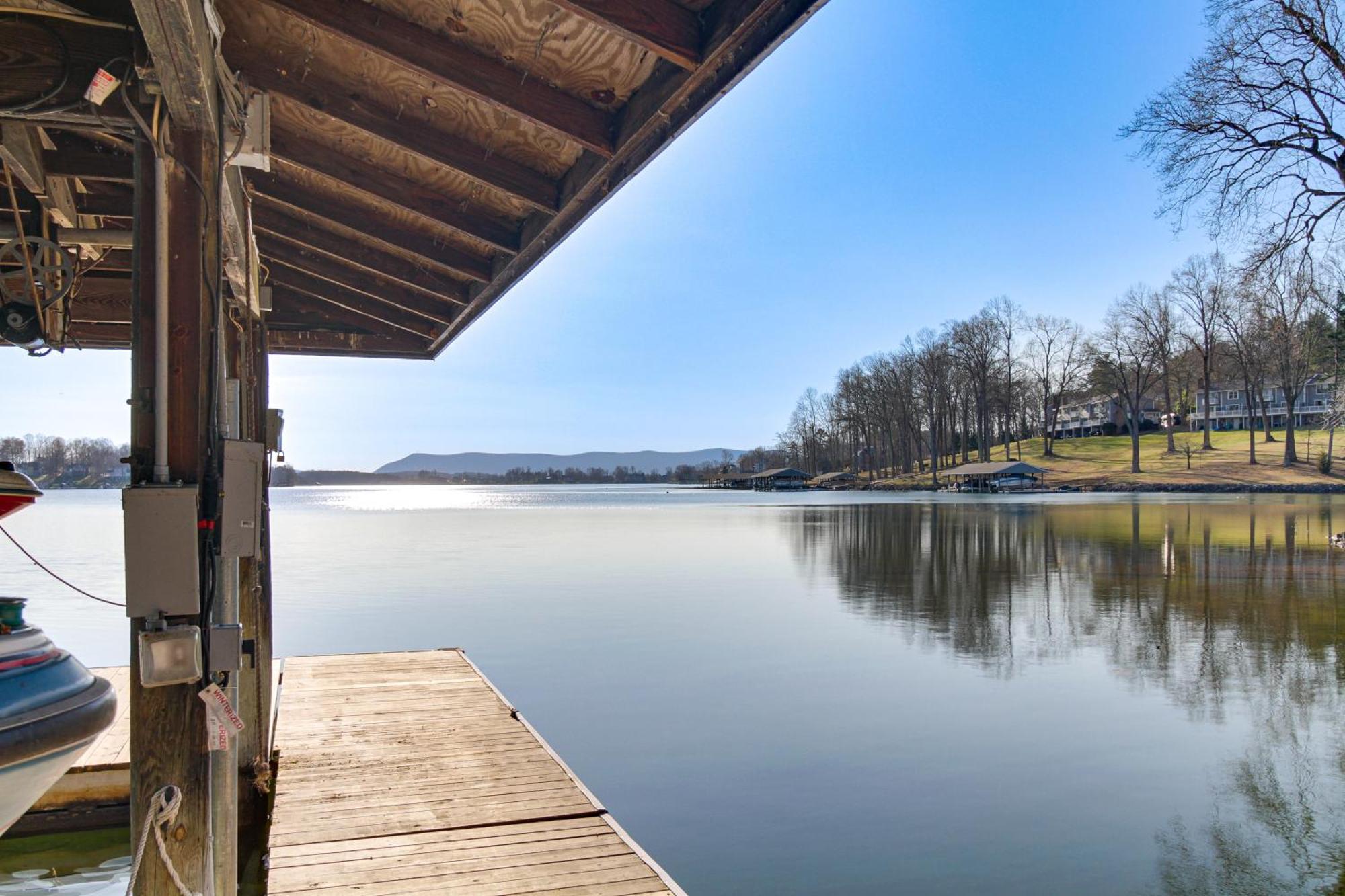 Lakefront With Community Boat Dock! Ferienhaus